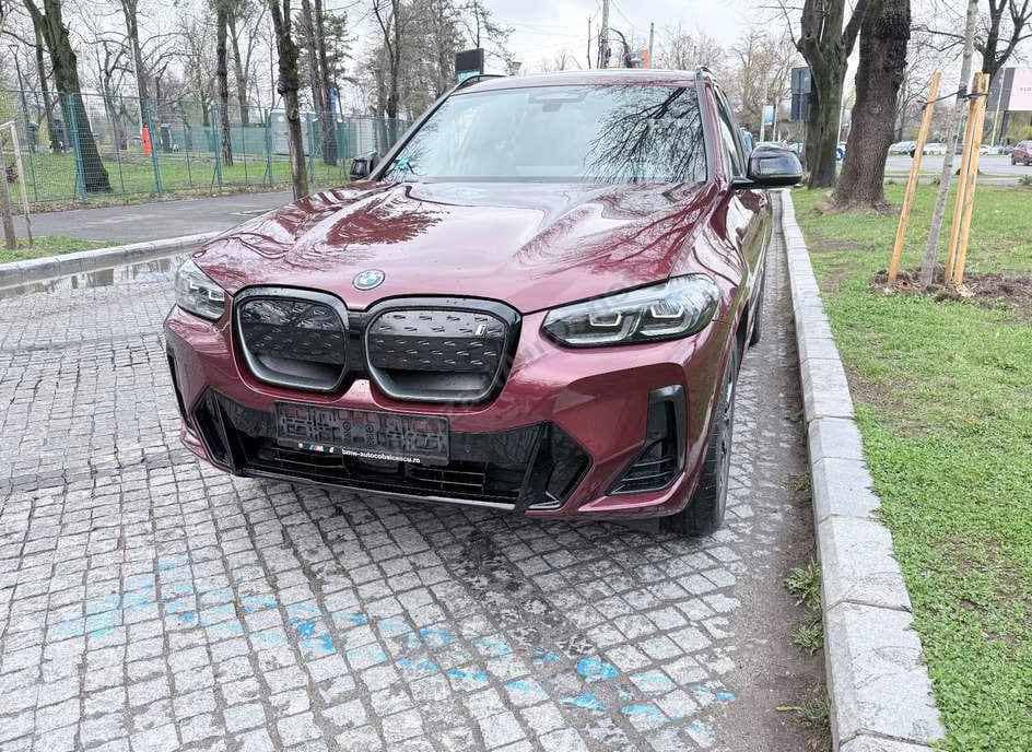 BMW iX3