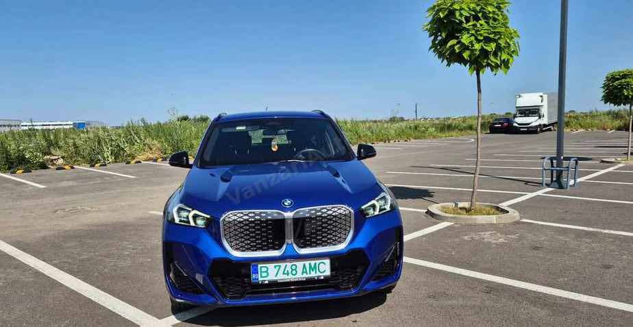 BMW iX1