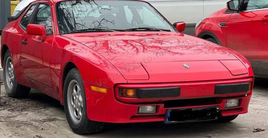 Porsche 944
