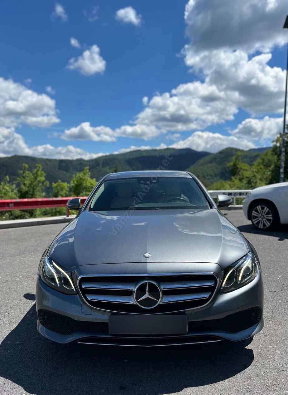Mercedes-Benz E