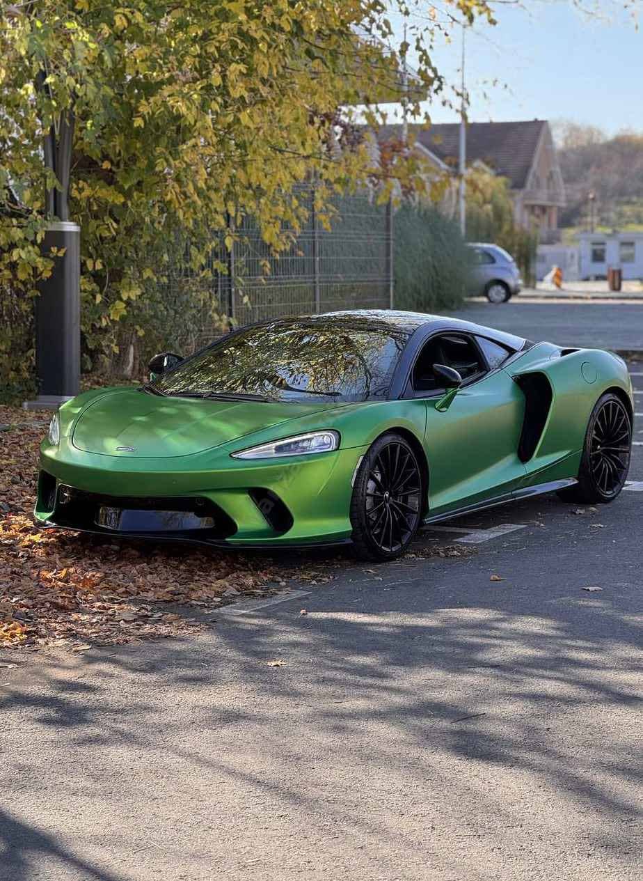 McLaren GT