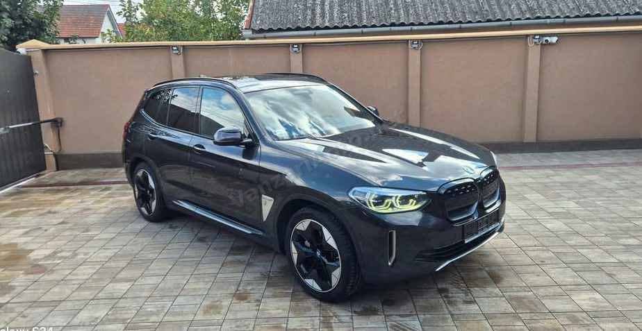 BMW iX3